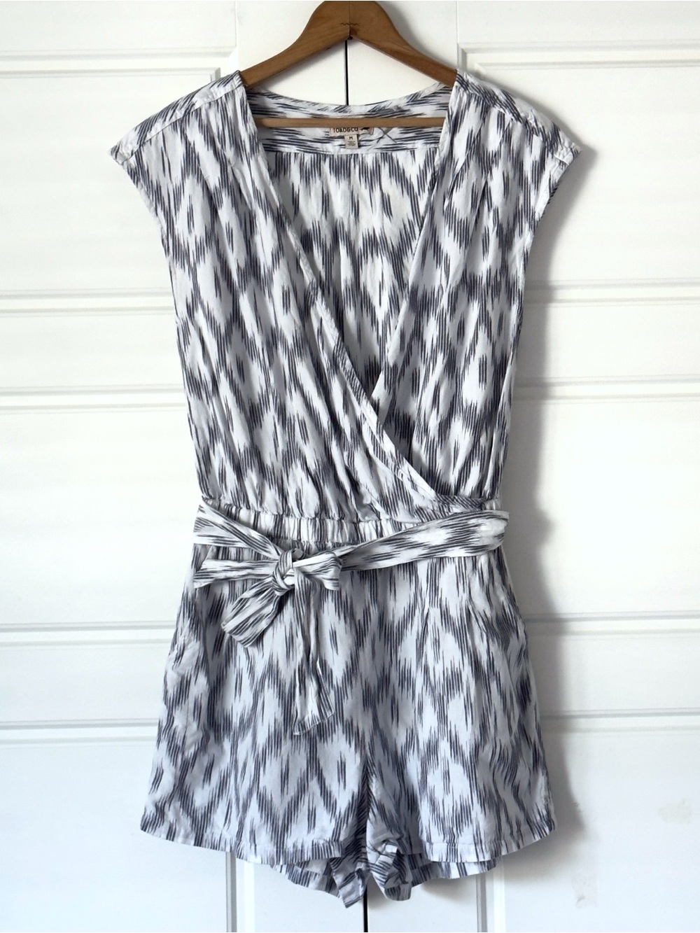 Toad Co Faux Wrap Shakti Romper Womens Medium Gray Ikat Organic Cotton Tie Belt